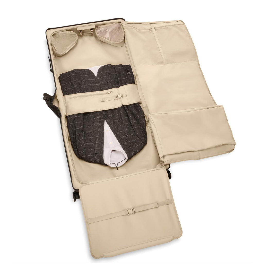 Maleta giratoria de lujo para guardarropa Baseline Collection de Briggs & Riley