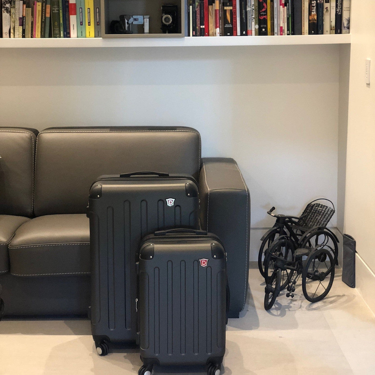 INTELY 2 Piece Set 20''/28'' with Built-in Digital Weight Scale