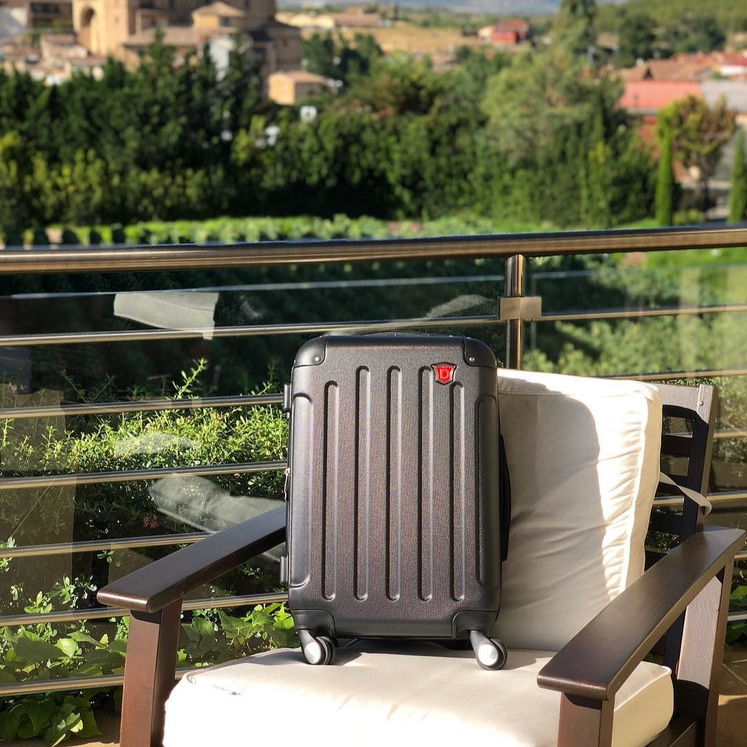 INTELY Carry On 20" with USB ports