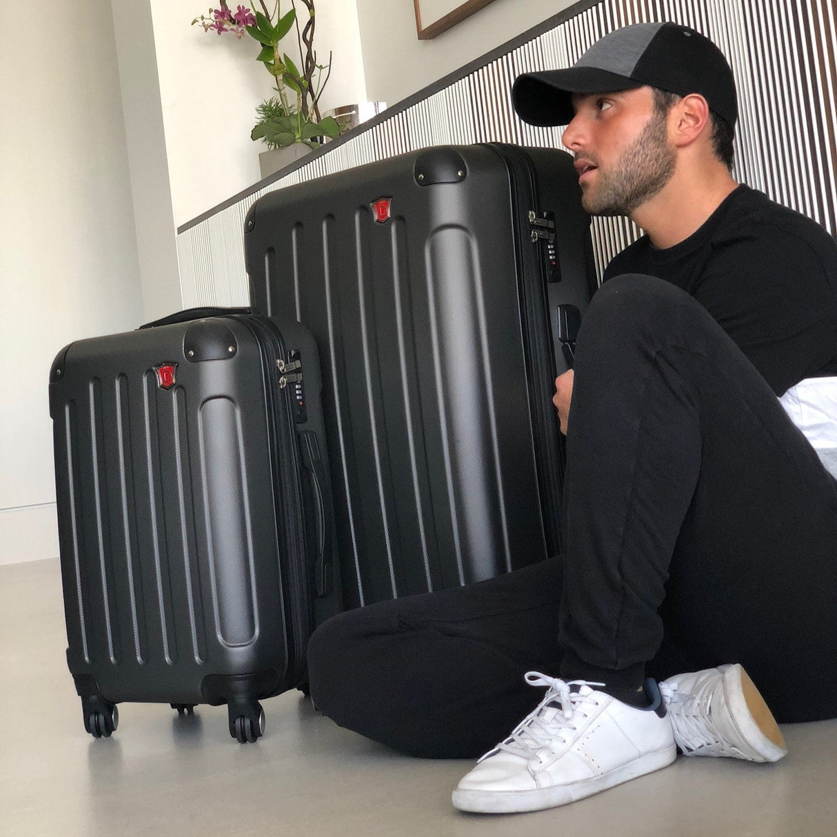 INTELY 3 Piece Set 20''/28''/32'' with Built-in Digital Weight Scale