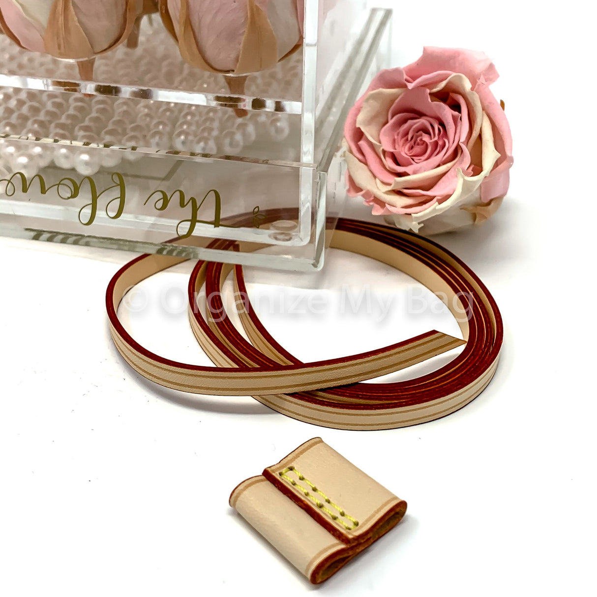 Cordón y portaobjetos.