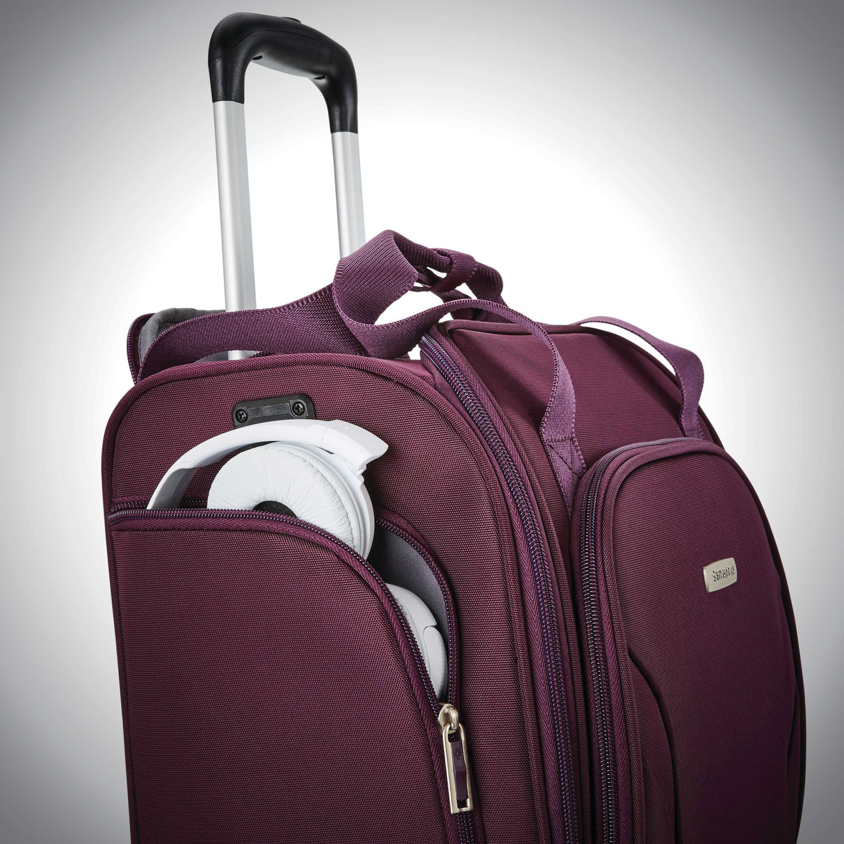 Underseat Spinner with USB Port by Samsonite