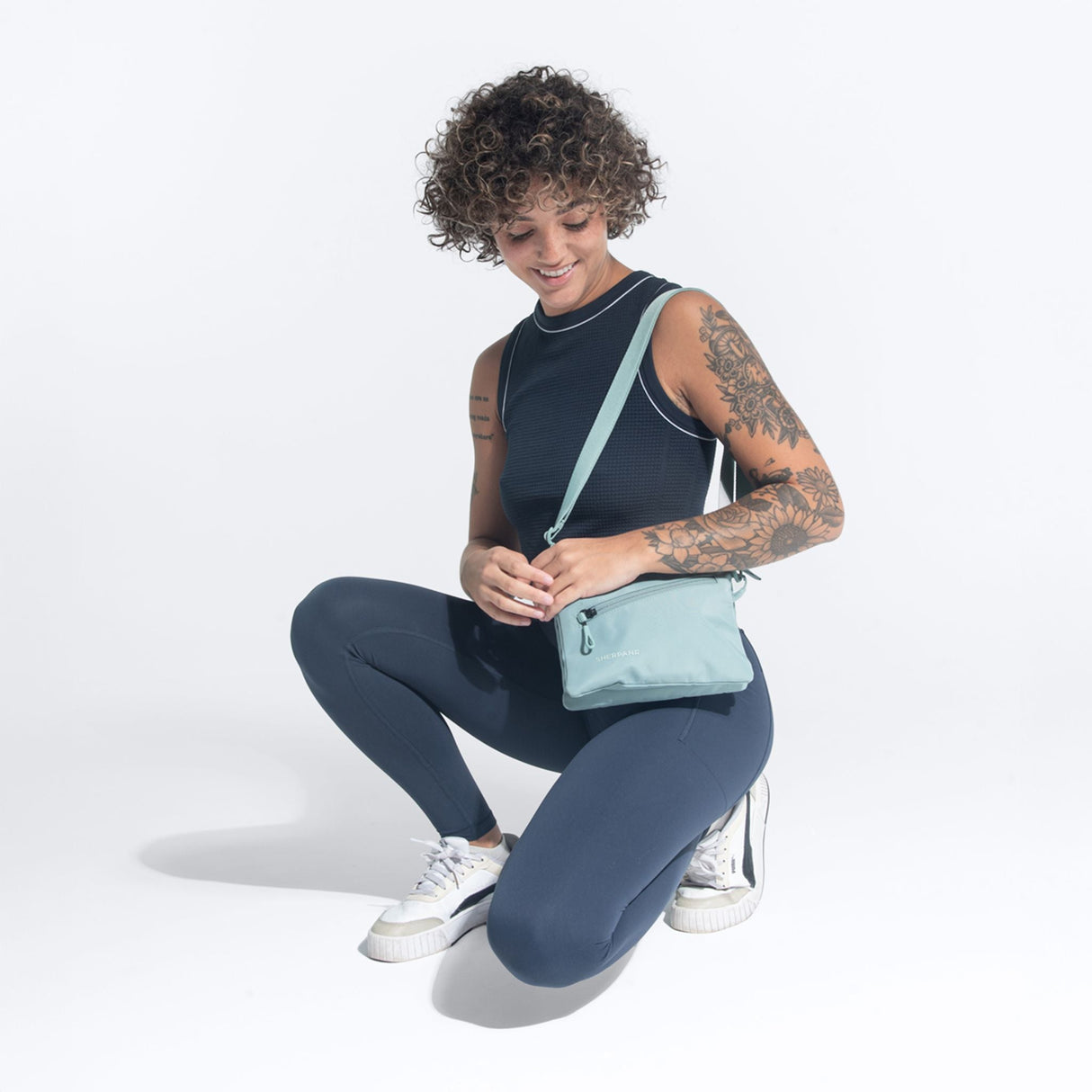 Zoom | Slim RFID Crossbody